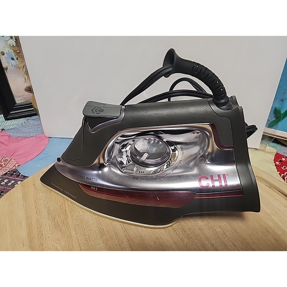 CHI 13101 Steam Iron with Titanium Infused Ceramic Soleplate